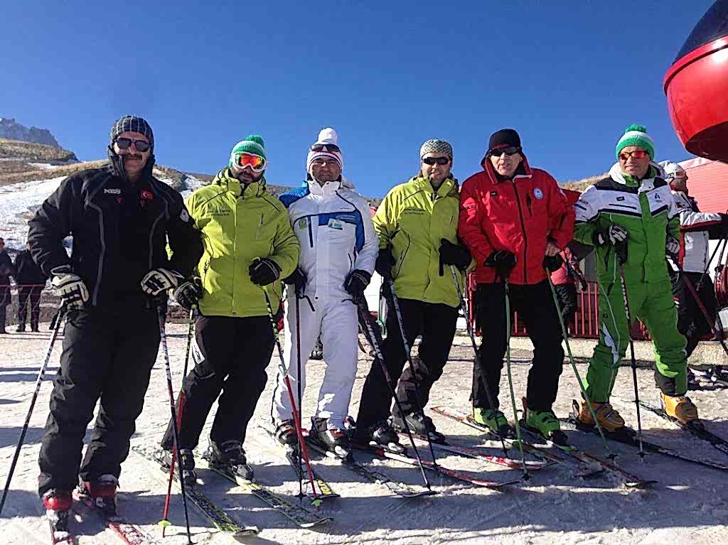 Kayak Eğitmenlerimizin tamamı Türkiye Kayak Federasyonu Öğretici belgesi sahibidir