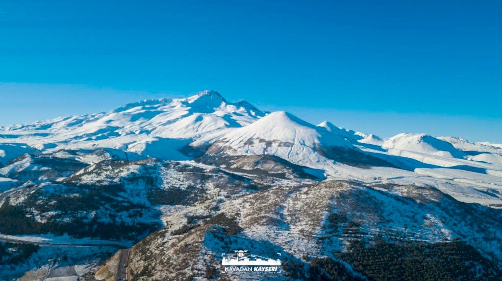 Erciyes Kayak Merkezinde 2021-2022 kayak sezonu açıldı